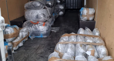 PROBIJENA KRIPTIRANA MREŽA U policijskoj akciji oduzeta vojna oprema, 400 kg droge ....