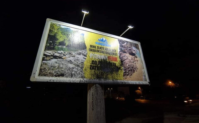 U Mostaru uništen bilboard koji je UG „Za Doljanku“ postavilo u blizini FERK-a