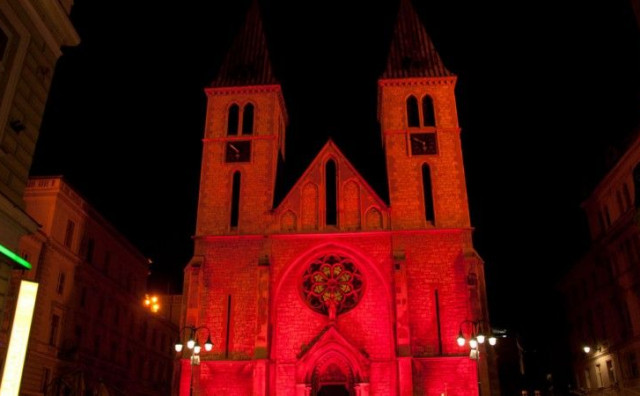 SARAJEVO Katedrala u crvenom zbog 340 milijuna progonjenih kršćana u svijetu
