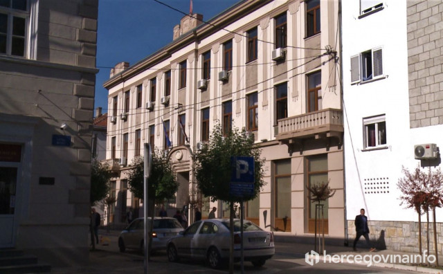 KAPITALNI PROJEKTI ILI KRPLJENJE KRIMINALA Hercegovački grad zadužuje se novih 5 milijuna maraka