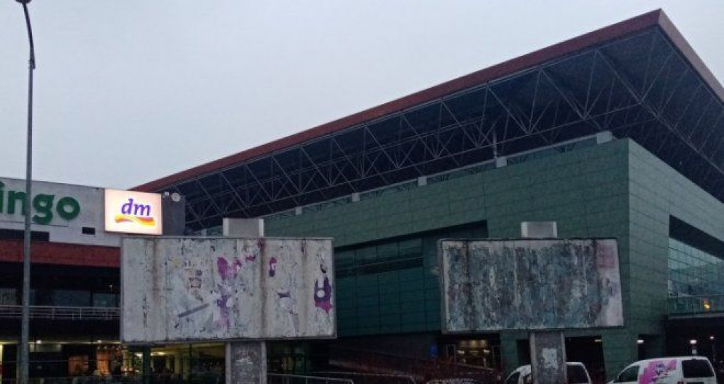 BOŽIĆ I NOVA GODINA VRAĆENI U ZENICU Građani tijekom noći uništili plakate koji "nisu dio tradicije" islama i Bošnjaka