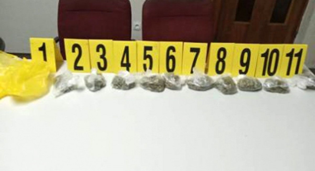 MUP HNŽ Muška i ženska osoba dobrovoljno predali paketiće droge