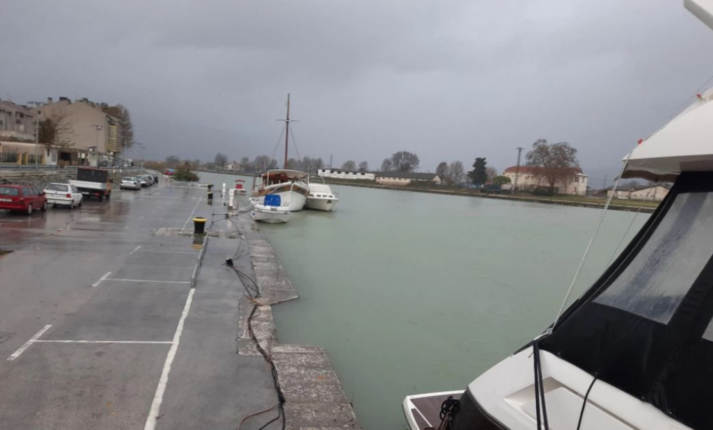 OBILNE KIŠE Neretva se izravnala s Malom rivom u Metkoviću