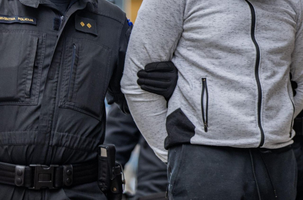 Mladići iz BiH krijumčarili Turke kod Metkovića, pa bježeći policiji skrivili prometnu nesreću
