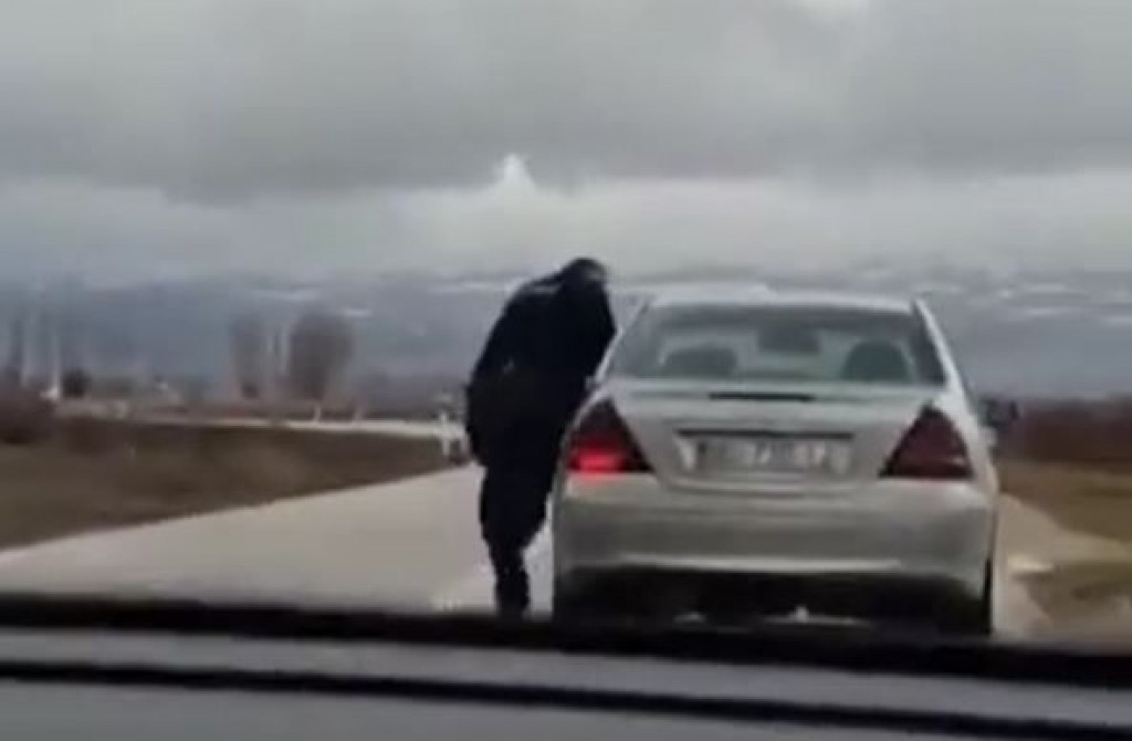 Policajac u Tomislavgradu herojski trčao za automobilom i zaustavio ga