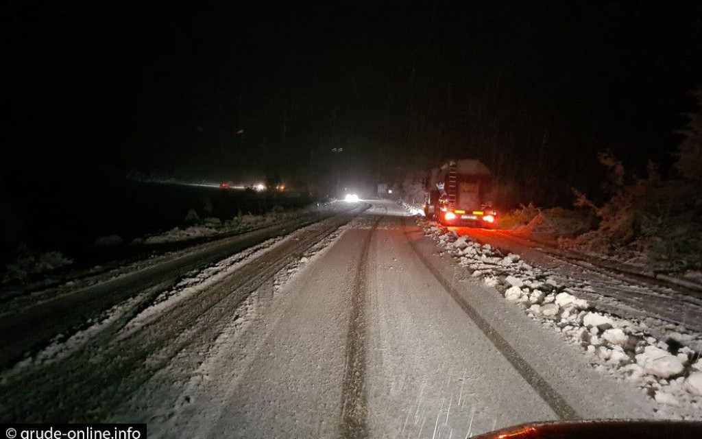 SNIJEG I BURA Zatvorena cesta prema Blidinju