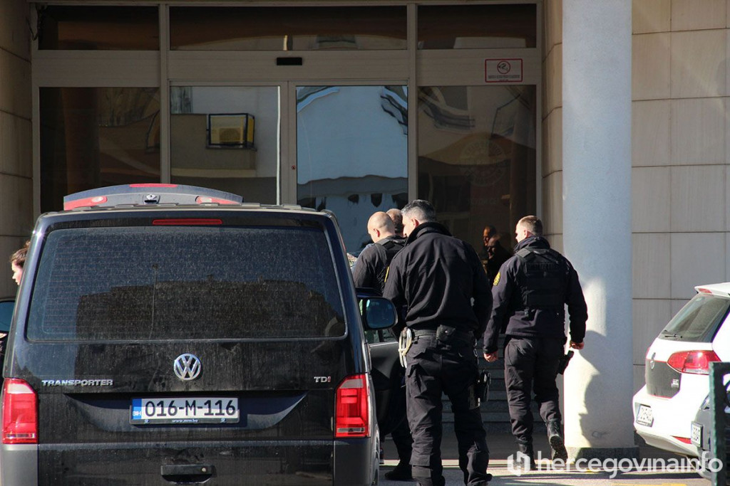 PRETRESLI IM VOZILO Službenici SIPA-e uhitili dvije osobe u Konjicu, evo što su pronašli