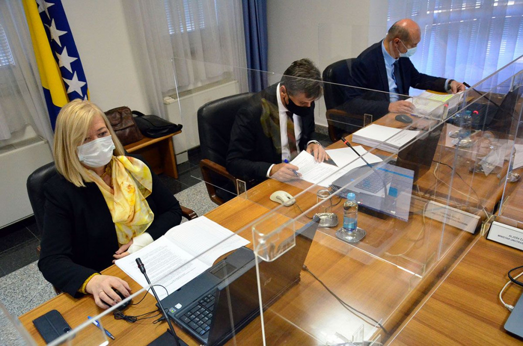 VLADA FBIH DEMANTIRA MEDIJE Od sutra nije obavezno pravilo cijepljen-testiran-prebolio