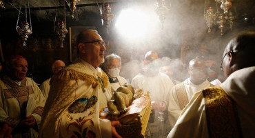 ISUSOV RODNI GRAD Ulice sablazno prazne, tek malobrojni pjevali božićne pjesme