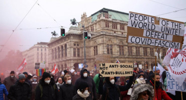 Više od 40.000 ljudi prosvjedovalo u Beču protiv korona mjera