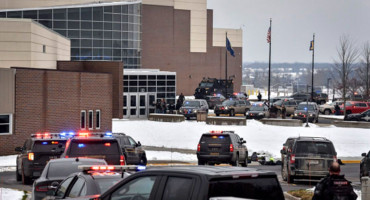 SAD Uhićeni roditelji tinejdžera koji je u školi ubio četvero učenika i ranio još 11 osoba