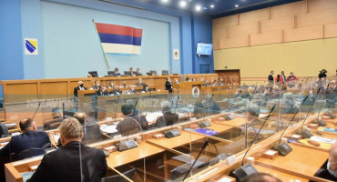 PARLAMENT PODRŽAO DODIKOV PLAN Oporba: 'On nas vodi u novi rat i sukob s NATO paktom'