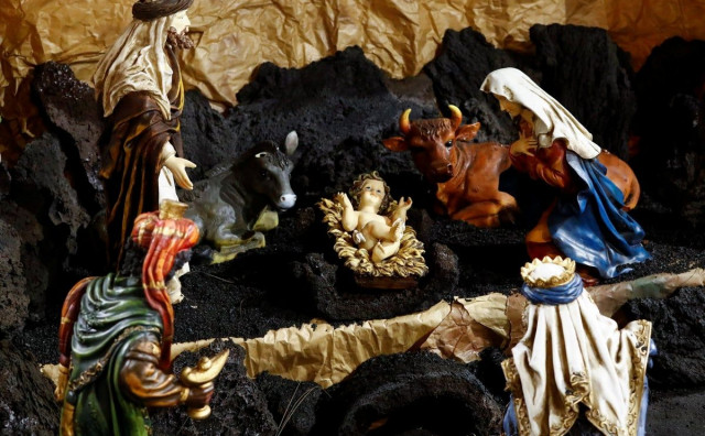 NAKON VULKANSKE ERUPCIJE Svećenik i teolog napravili božićne jaslice od vulkanskog pepela i lave