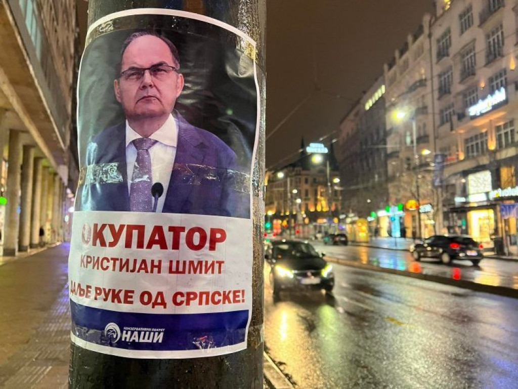 BEOGRAD IZLIJEPLJEN PLAKATIMA CHRISTIANA SCHMIDTA Visokom predstavniku u BiH poslana poruka iz Srbije