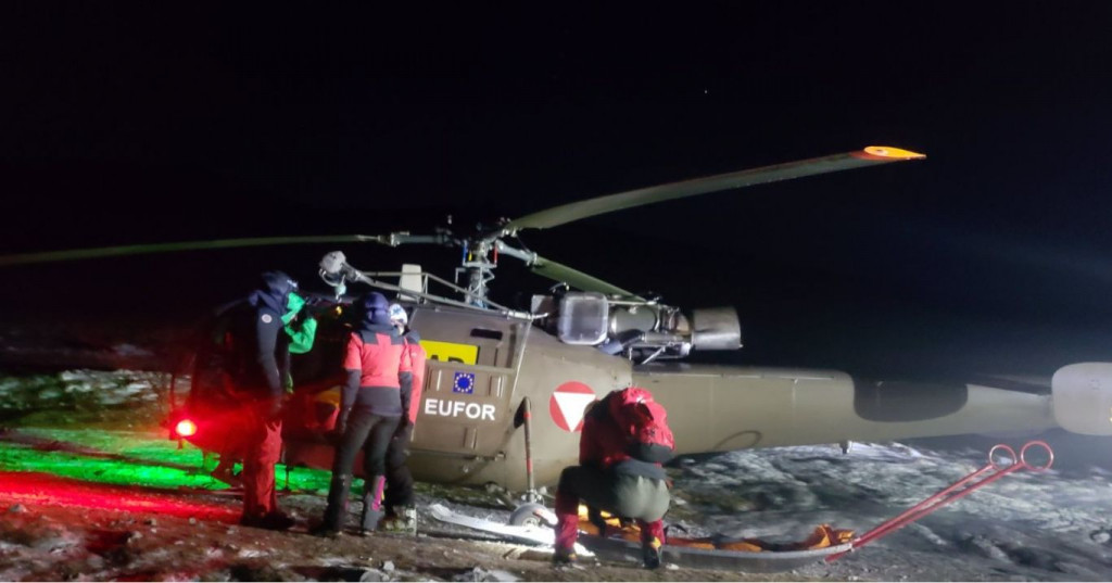 SPAŠENI PLANINARI KOJE JE ZATRPALA LAVINA Dvojica helikopterom prebačena na KCUS