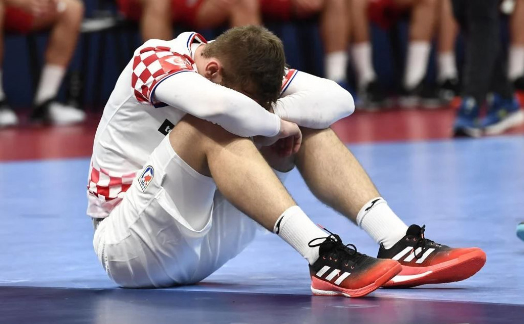 TEŽAK PORAZ OD CRNE GORE Hrvatska praktički ostala bez polufinala