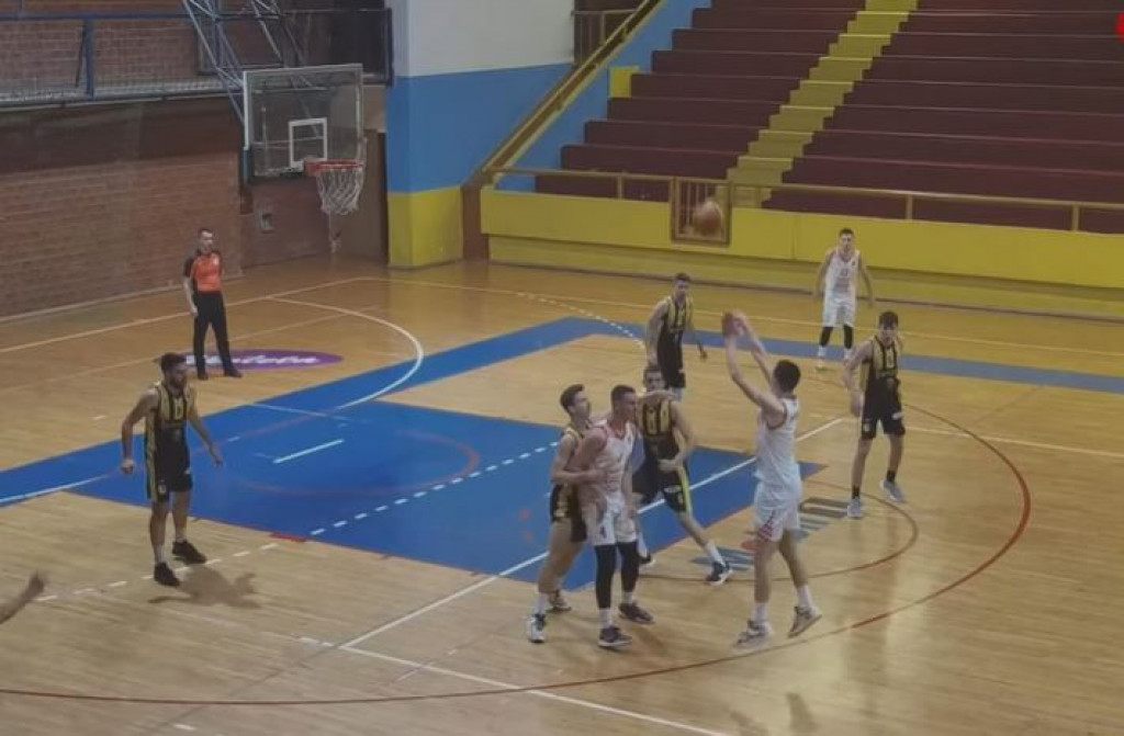 KOMENTATOR UTAKMICE ČAPLJINA - POSUŠJE JE HIT "Čovjek kao da nije ni doručkov'o ni ruč'o, kakvo omlaćivanje, gaze ih ko plitak potok"
