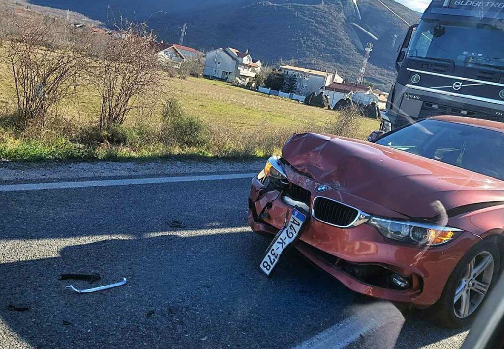 U sudaru na izlazu iz Mostara pričinjena veća materijalna šteta