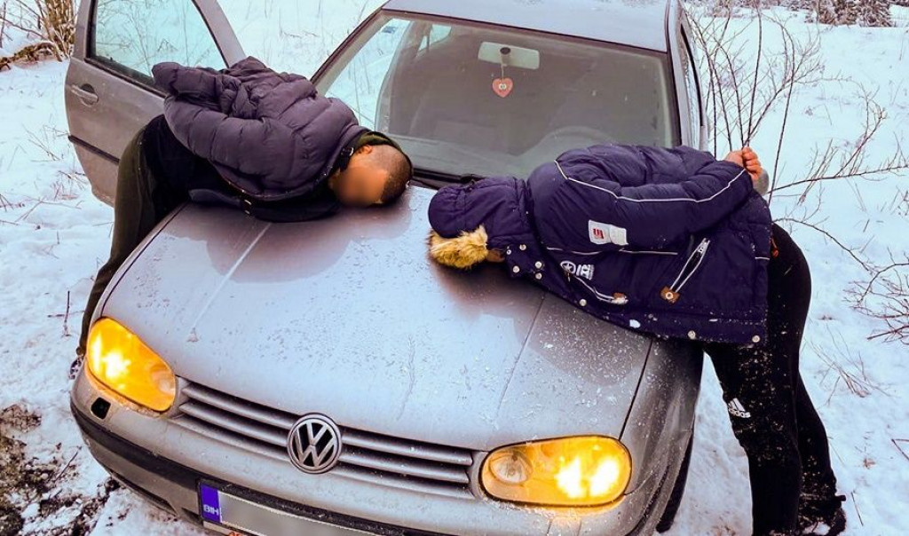 FUP uhitio dvojicu muškaraca zbog narkotika, oni napali policajce i pokušali pobjeći