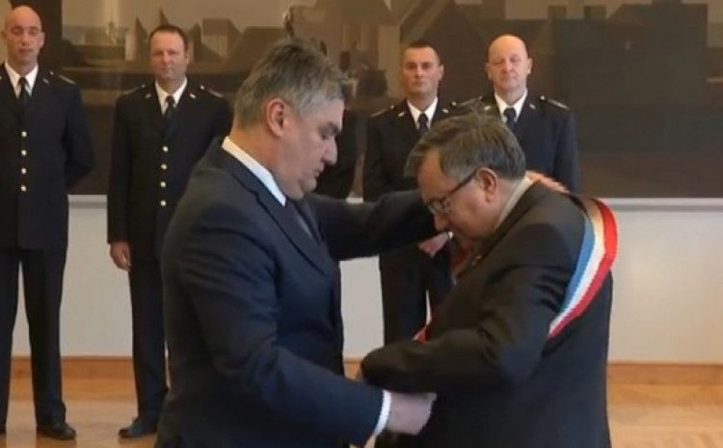 MILANOVIĆ ODLIKOVAO KARDINALA PULJIĆA "Napravili ste puno za Hrvate u BiH"