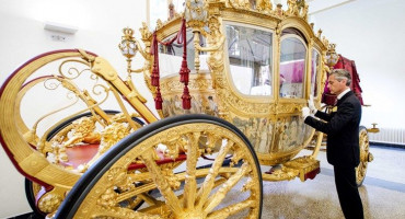 NAKON DUGO GODINA UOČEN RASIZAM Nizozemska kraljevska obitelj neće voziti zlatnu kočiju zbog detalja s prednje strane