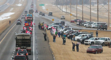 Preko 100.000 kamiondžija iz Kanade i SAD-a krenulo u glavni grad Kanade na prosvjed protiv obaveznog cijepljenja