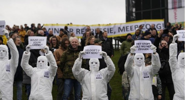 Nizozemci na ulicama prosvjedovali protiv cijepljenja, policija ih rastjerala