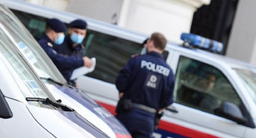 INCIDENT U BEČU Mladić iz BiH sam sebe rezao nožem, ubrzo je priveden