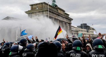 DESECI TISUĆA DIGLO GLAS Brojni prosvjedi u Njemačkoj zbog covid restrikcija