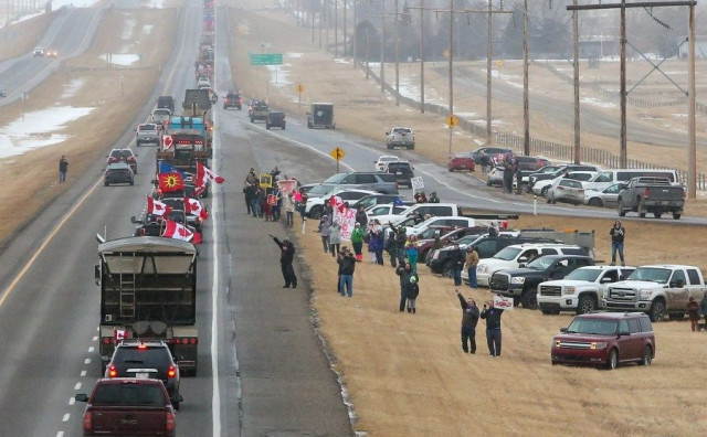 Preko 100.000 kamiondžija iz Kanade i SAD-a krenulo u glavni grad Kanade na prosvjed protiv obaveznog cijepljenja