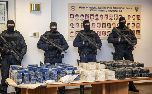 220 KG HEROINA i 62 KG KOKAINA Dubrovačka policija u luci Ploče zaplijenila drogu vrijednu 17 milijuna eura