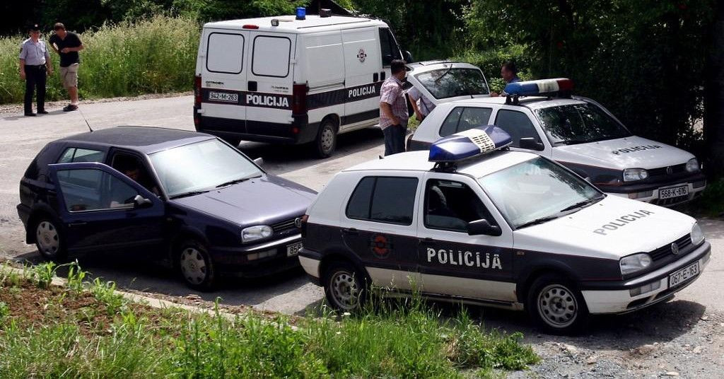 I TO JE BIH Policajci se zaglavili u liftu, pa im pobjegli dileri koje su trebali uhititi