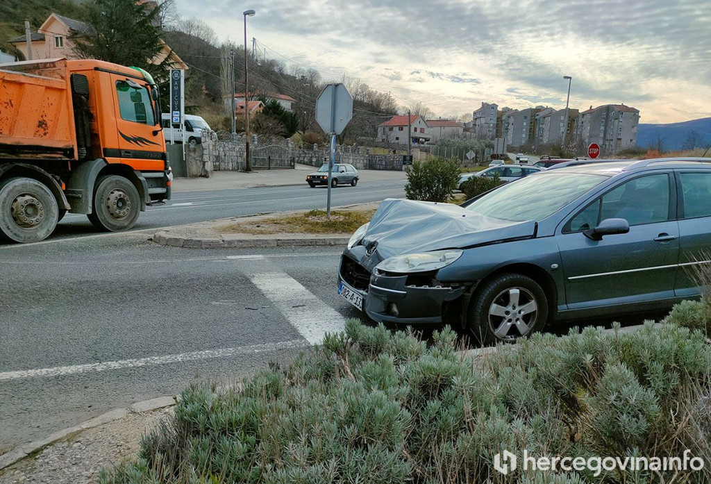 Sudar Peugeoti kod Ine