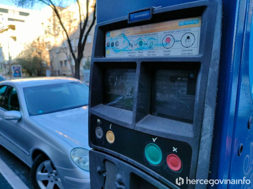 Zašto je direktoru besplatan parking i tko puši u Mostar parkingu osim građana?