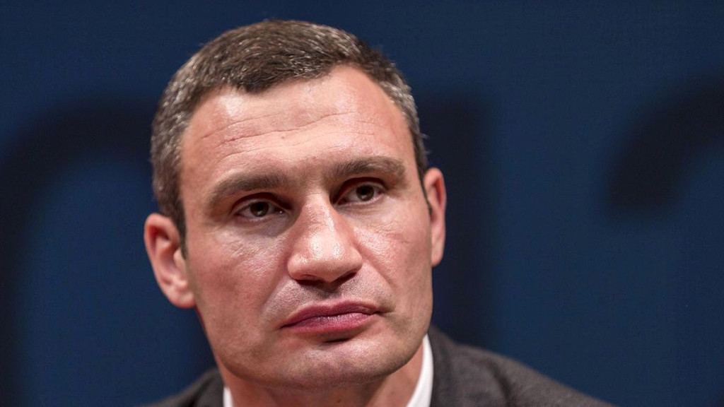 Nakon bogate sportske karijere, uzima pušku i ide braniti zemlju