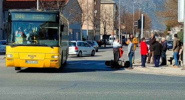MOSTAR Jedna osoba ozlijeđena u sudaru autobusa i motocikla