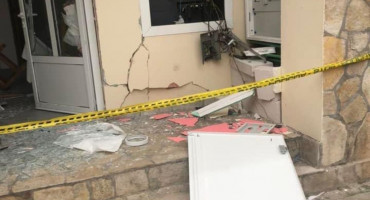 NISU UKRALI NIŠTA Osumnjičeni za razneseni bankomat u Mostaru ukrali auto i bježali prema Fortici; iz banke se oglasili o šteti