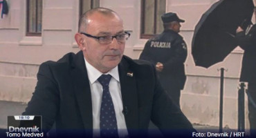 NEUGODNO ZA GLEDATI Hrvatski ministar u centralnom dnevniku čitao odgovore na pitanja