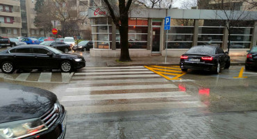 PRVO PA MUŠKO Kod HDZ-a besplatan parking, dozvoljeno i na invalidska mjesta