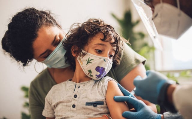 PODUZETNI I NEUMORNI Pfizer traži hitno odobrenje za cijepljenje djece do 4 godine protiv korone