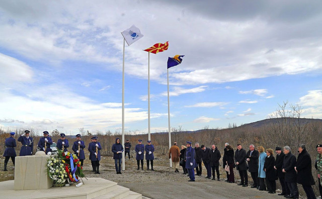 Još jedna godina s polaganjem cvijeća za poginulo makedonsko izaslanstvo kod Mostara