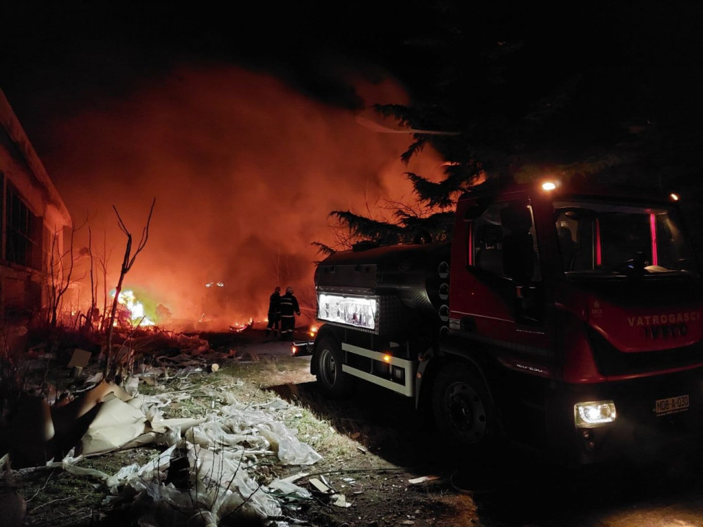 MOSTAR U potpunosti izgorio ukradeni auto