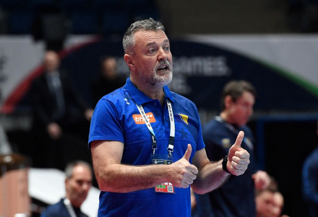 BIT ĆE POSLA I ZA ODVJETNIKE Obrvanu prekipjelo pa napustio klupu BiH