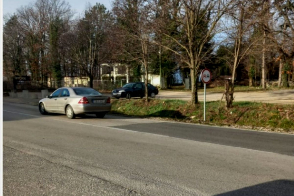 ČITLUČANIN TVRDI "Novom cestom uskratili su prilaze kućama i ugrozili sigurnost u prometu"