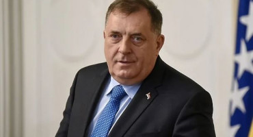 DODO IZ BEOGRADA Tvrdi da je Bećirović gori od Izetbegovića, da je lažni doktor koji će doprinijeti raspadu BiH