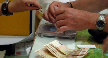 PANIKA I U HRVATSKOJ Građani masovno kupuju eure, kao ulje u dućanima