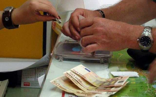 PANIKA I U HRVATSKOJ Građani masovno kupuju eure, kao ulje u dućanima