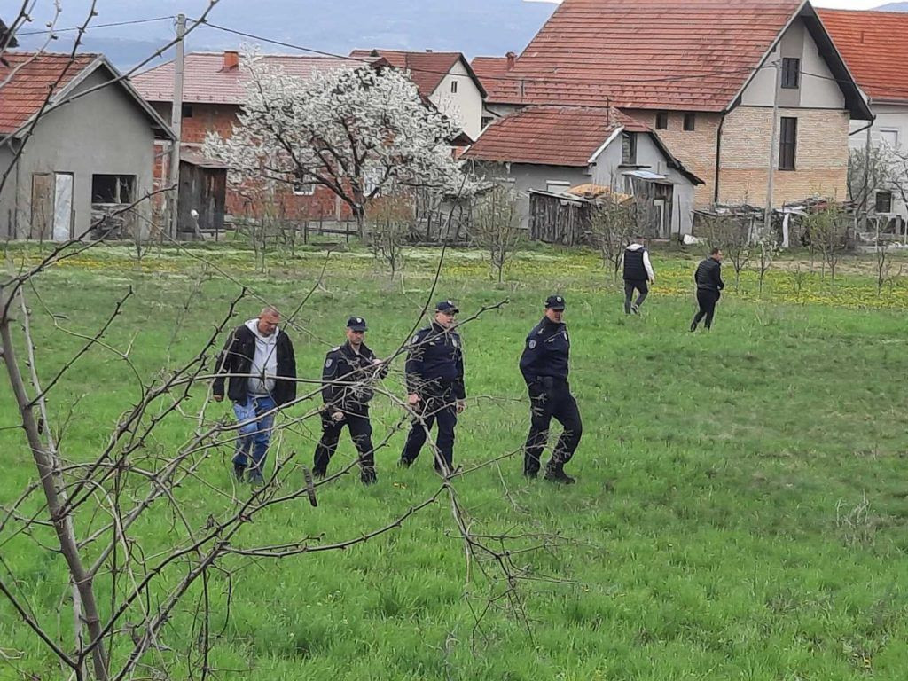 UHIĆEN MLADIĆ Ubio je majku, oca i djeda