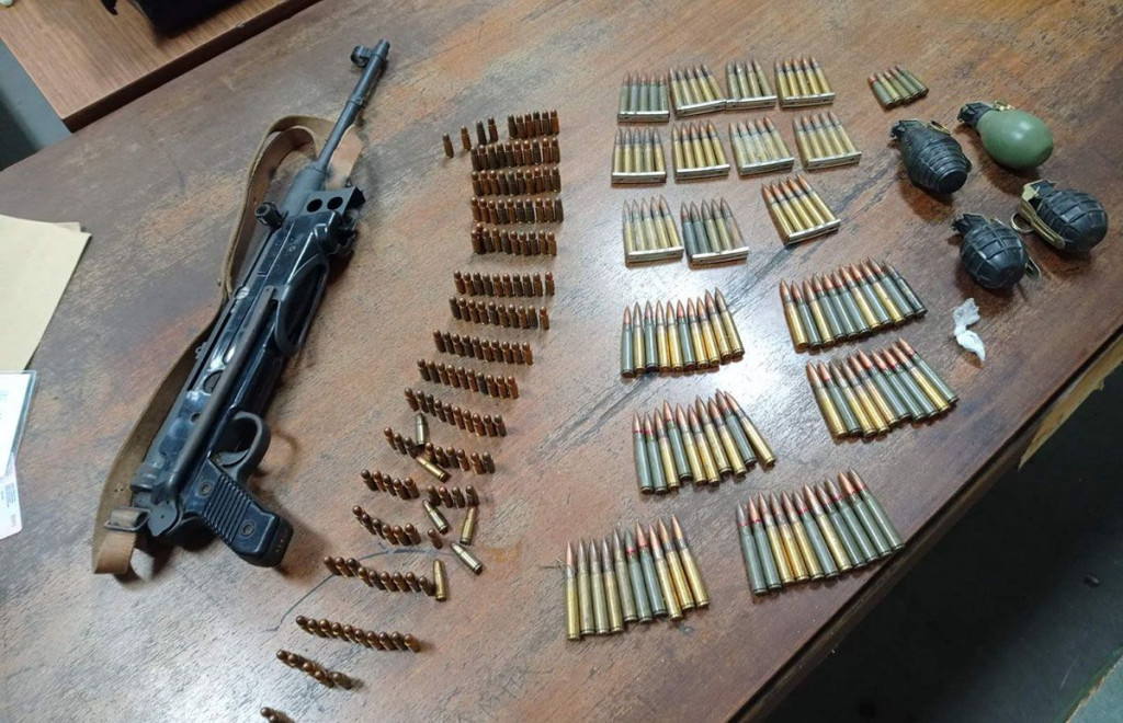 SREDIŠNJA BOSNA Policija mu u autu pronašla četiri bombe, pušku i skoro 300 metaka