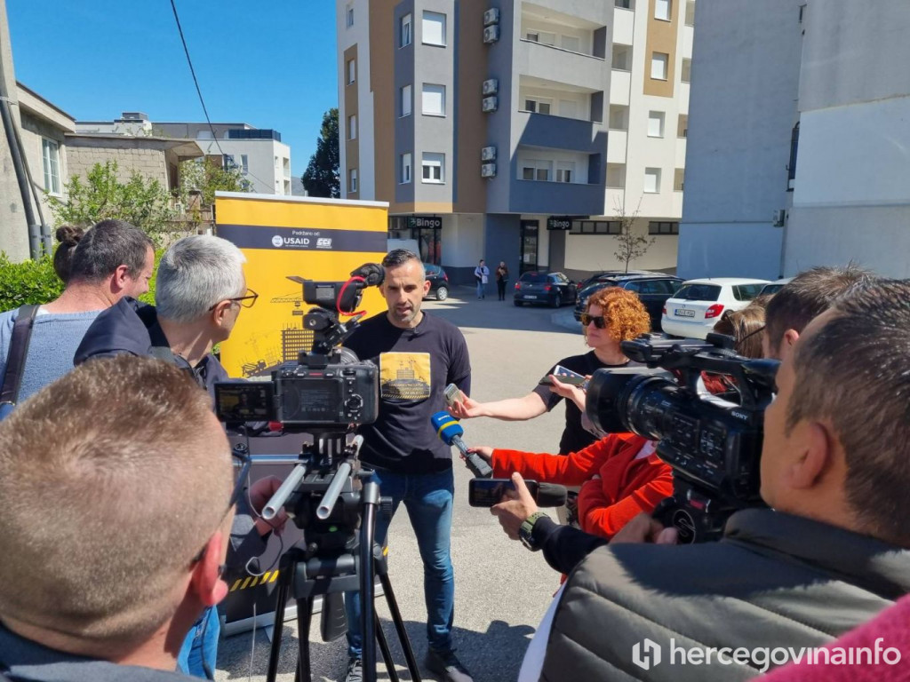 MJEŠTANI BIJELOG BRIJEGA "Ovu nelegalnu zgradu nam je ostavila stara vlast, a nova ne poduzima ništa"